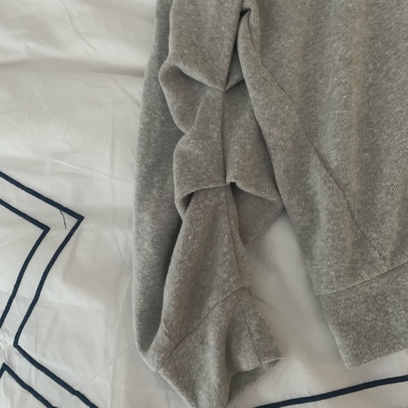 sweater - Picture 3 of 5